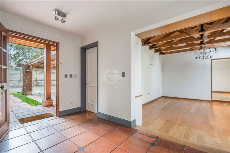 Casa en venta de 5 dorm. en Colina