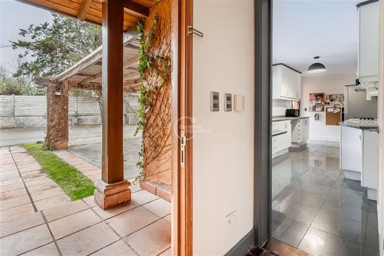 Casa en venta de 5 dorm. en Colina