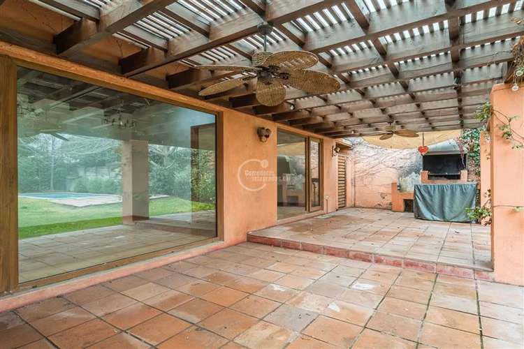 Casa en venta de 5 dorm. en Colina