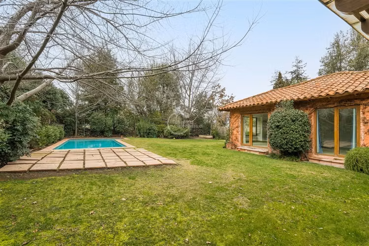 Casa en venta de 5 dorm. en Colina