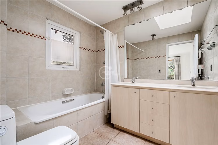 Casa en venta de 5 dorm. en Colina