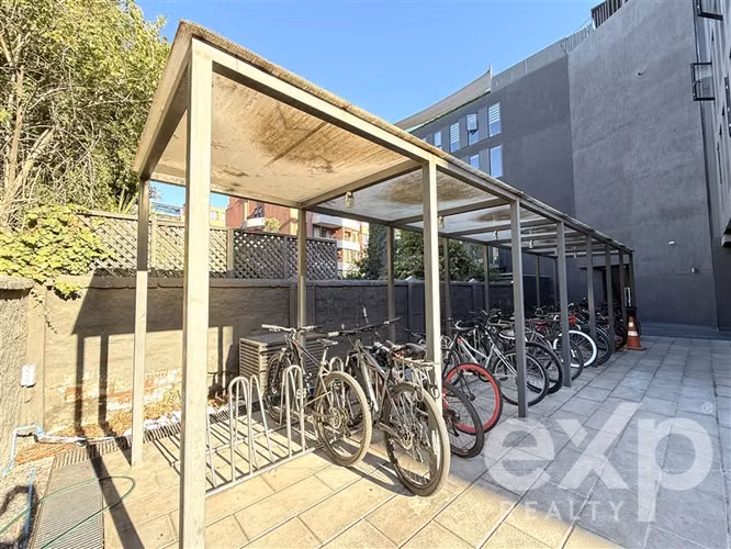 DEPARTAMENTO CON JARDIN PRIVADO Y QUINCHO
