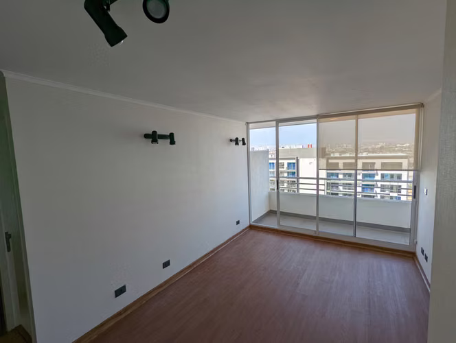 Departamento con estacionamiento y bodega. Vista al oriente despejada - Imagen 10
