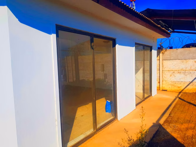 Arriedo Inmueble con Oficinas y Amplio Terreno