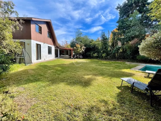 Casa en venta de 6 dorm. en Lo Barnechea