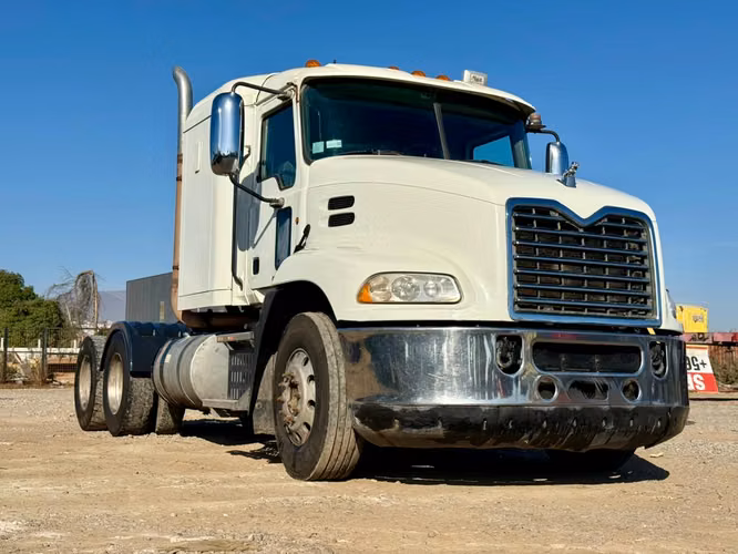 2016 Tractocamión Mack Pinnacle CXU613 – con Kit Hidráulico – Transmisión Mecánica Fuller 18 vel