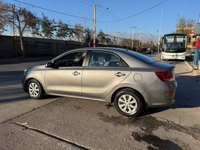 Kia Soluto 2024