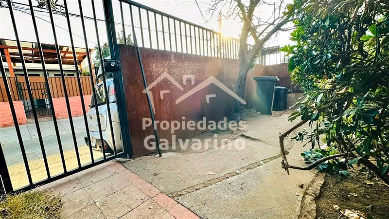 Casa esquina en venta de 2 dorm. en Las Condes