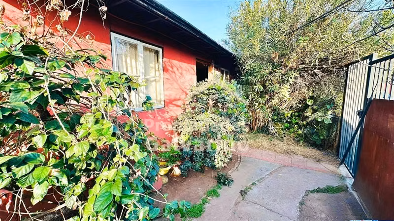 Casa esquina en venta de 2 dorm. en Las Condes