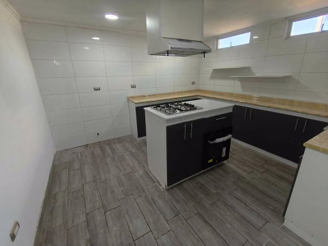 Amplia casa en condominio cerrado (173490)