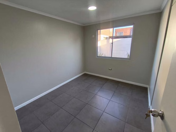 Amplia casa en condominio cerrado (173490)