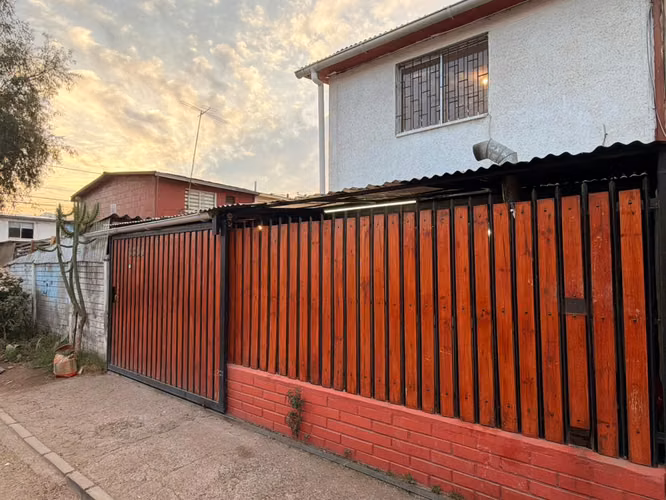 Se Arrienda Casa en Puente Alto – 2D/1B – Gran Estacionamiento ($450.000)