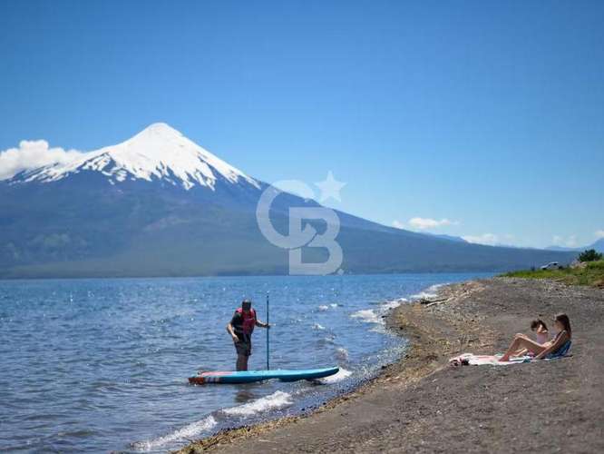 ¡Exclusiva! Borde de Lago y vista directa volcán