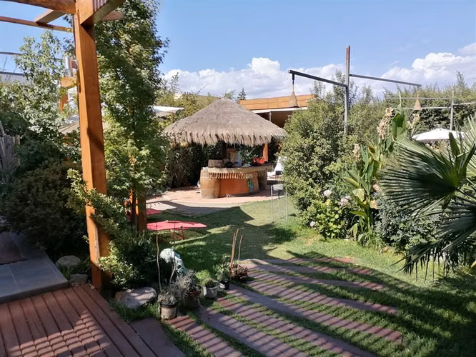 Casa en venta de 8 dorm. en Calle Larga