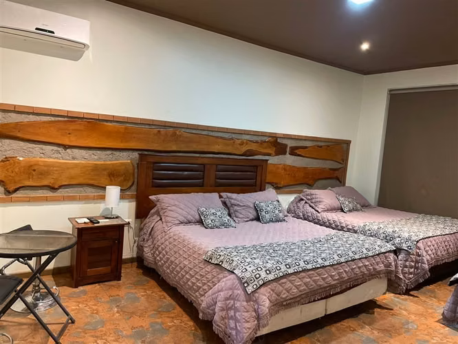 Casa en venta de 8 dorm. en Calle Larga