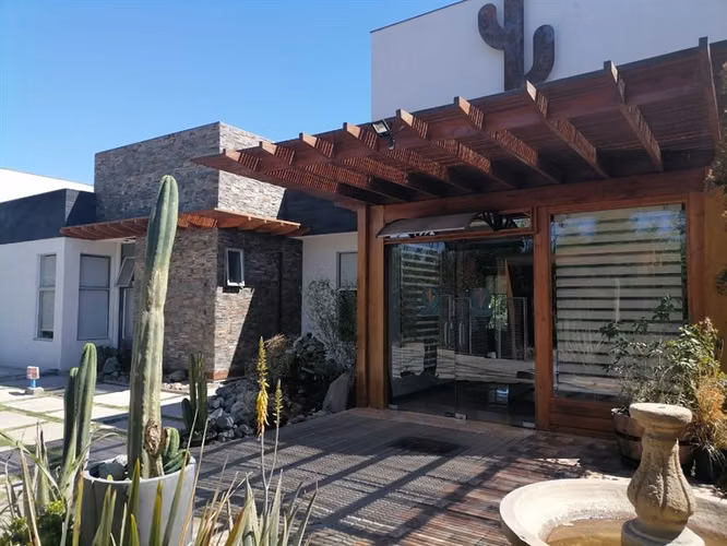 Casa en arriendo de 8 dorm. en Calle Larga