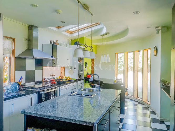 Casa de 3 pisos en Condominio (173249)