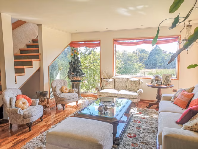 Casa de 3 pisos en Condominio (173249)