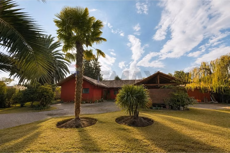 Parcela en chicureo con vida de campo y piscina