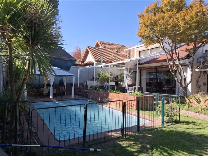 CASA JUMBO Dominicos 6D 5B, 210 m2 en 479 de terr. piscina estar