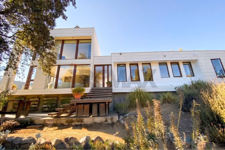 Casa mediterránea de alto nivel en entorno natural