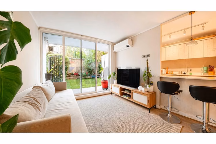 Departamento con patio y est.privado