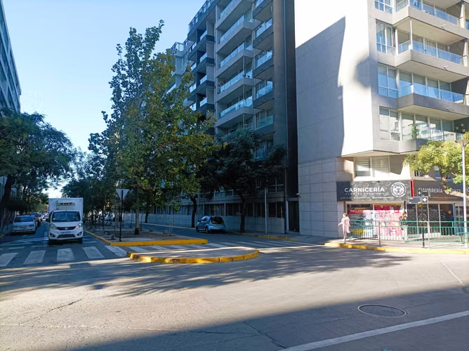 Impecable y Moderno. Argomedo. Portugal (173570)