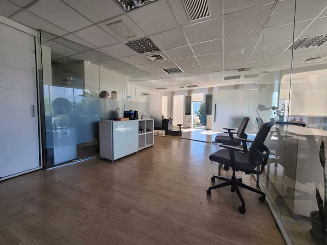 Oficina 3 privados, 2 baños, 2 Bx. (173566)