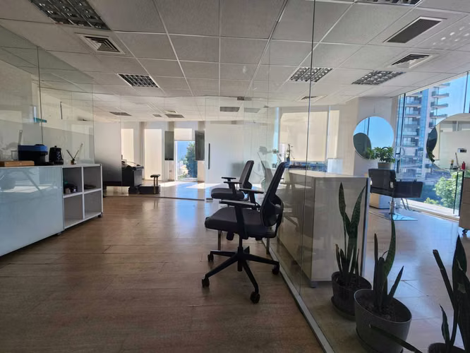 Oficina 3 privados, 2 baños, 2 Bx. (173566)