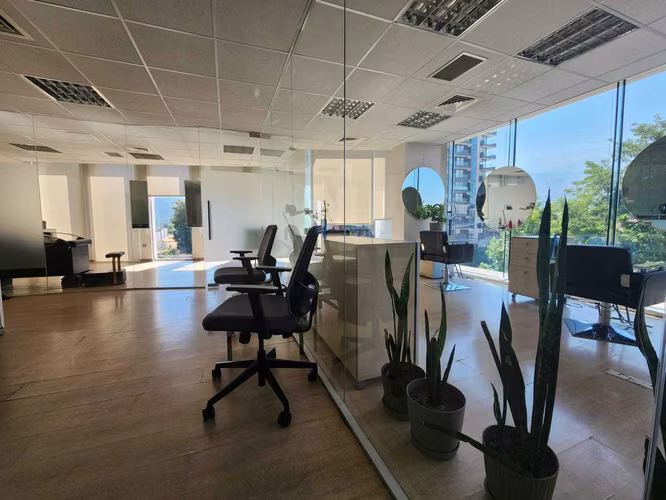 Oficina 3 privados, 2 baños, 2 Bx. (173566)