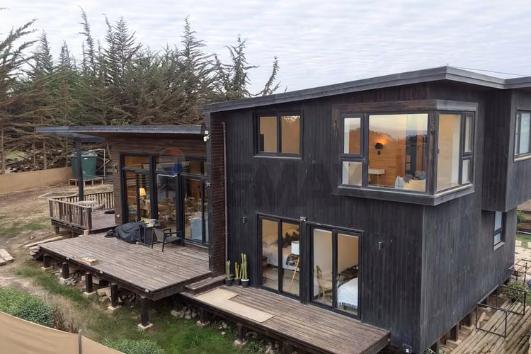 Exclusiva casa en punta de lobos
