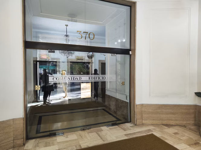 ARRIENDO OFICINAS 2 PRIVADOS 2 RECEPCIONES 2 BAÑOS