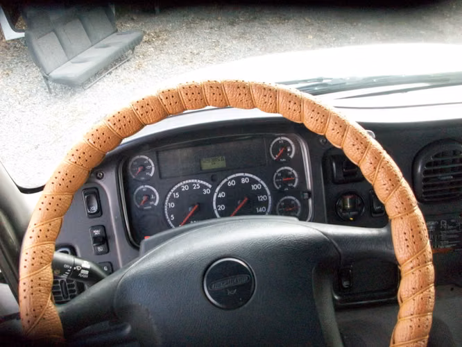 camion freightliner m2 106 doble puente fijo 2012 con litera 6X4