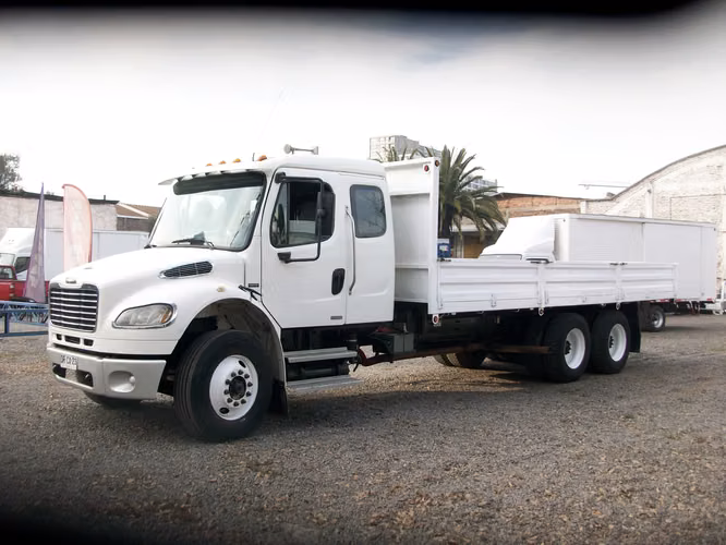camion freightliner m2 106 doble puente fijo 2012 con litera 6X4