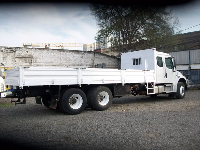 camion freightliner m2 106 doble puente fijo 2012 con litera 6X4