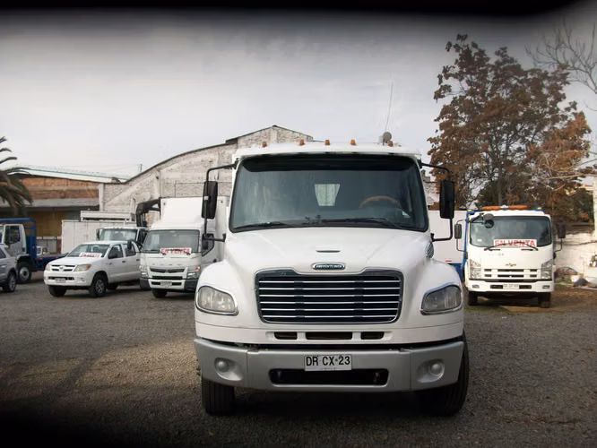 camion freightliner m2 106 doble puente fijo 2012 con litera 6X4