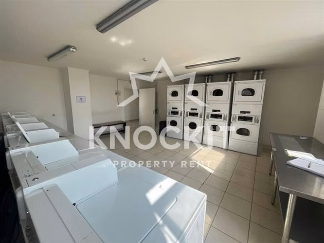 Arriendo Depto c/ Balcón 2D1B Metro Ecuador Estación Central