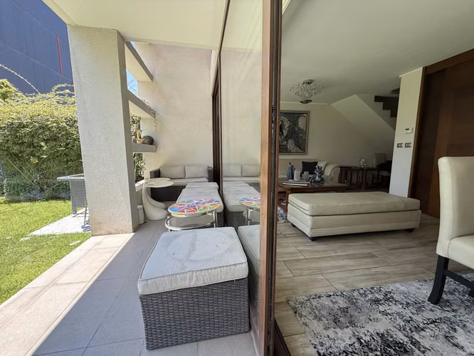 En Venta Moderno depto. de 3 hab/3 baños más servicios, con Jardín y amplio subterráneo. - Imagen 5