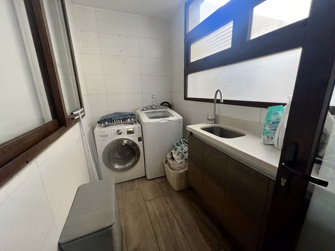 En Venta Moderno depto. de 3 hab/3 baños más servicios, con Jardín y amplio subterráneo. - Imagen 24