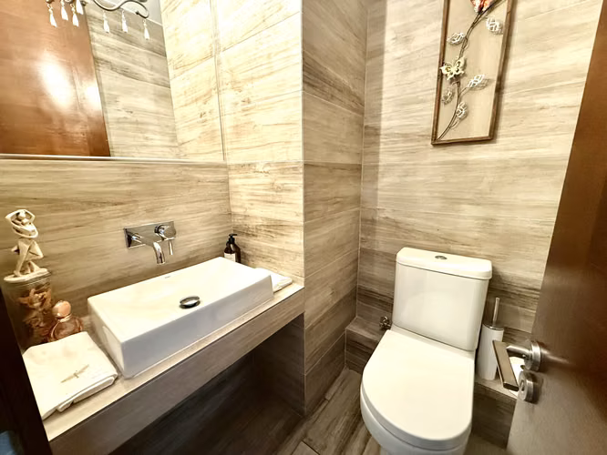 En Venta Moderno depto. de 3 hab/3 baños más servicios, con Jardín y amplio subterráneo. - Imagen 11