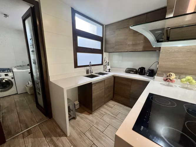 En Venta Moderno depto. de 3 hab/3 baños más servicios, con Jardín y amplio subterráneo. - Imagen 23