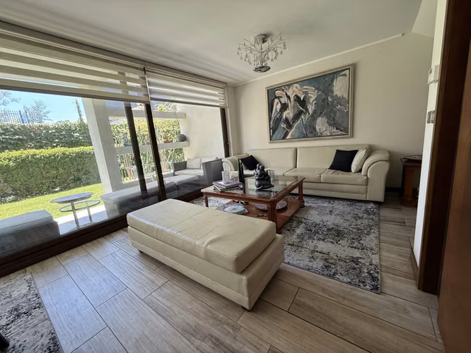 En Venta Moderno depto. de 3 hab/3 baños más servicios, con Jardín y amplio subterráneo. - Imagen 2
