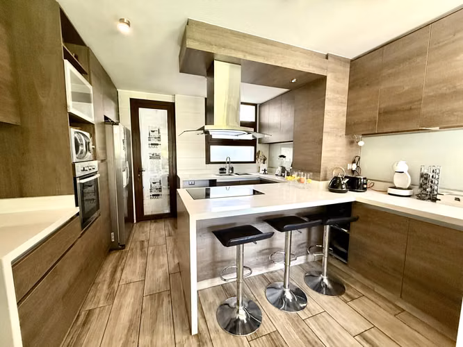 En Venta Moderno depto. de 3 hab/3 baños más servicios, con Jardín y amplio subterráneo. - Imagen 8