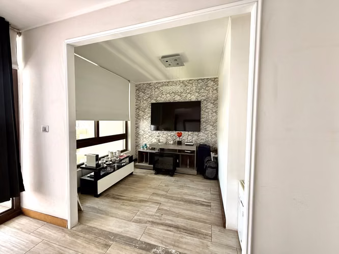 En Venta Moderno depto. de 3 hab/3 baños más servicios, con Jardín y amplio subterráneo. - Imagen 16