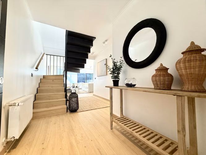 Se vende casa a estrenar En exclusivo condominio 4hab/4baños/sala de estar en San Damián/Las Condes