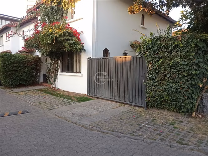 Casa en venta de 4 dorm. en La Reina