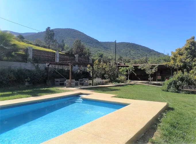 En venta, parcela de 9.000 m2., con casa de 339 m2., en Boco, Quillota. 8.900 UF