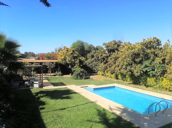 En venta, parcela de 9.000 m2., con casa de 339 m2., en Boco, Quillota. 8.900 UF