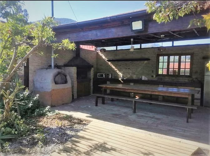 En venta, parcela de 9.000 m2., con casa de 339 m2., en Boco, Quillota. 8.900 UF