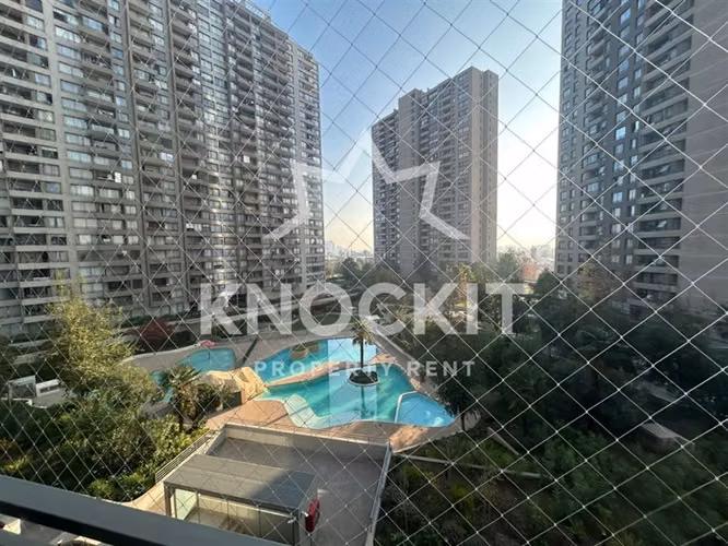 Arriendo Departamento c/ Balcón y Estacionamiento 1D1B Macul